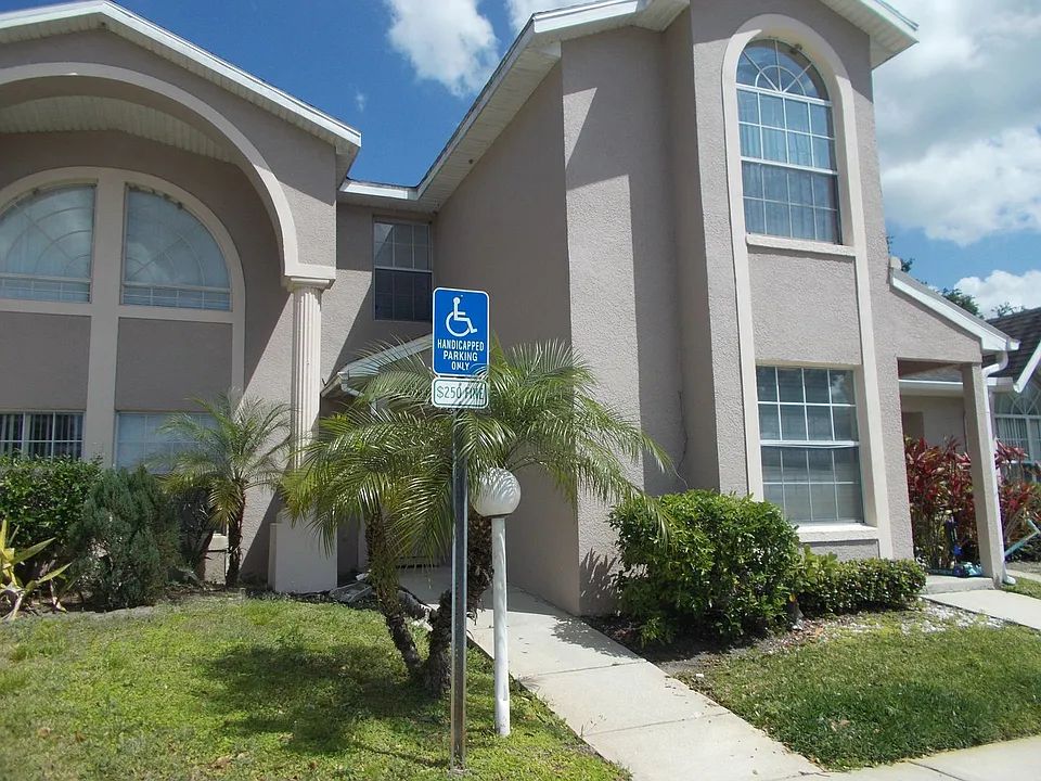1661 Windsor Oak Ct