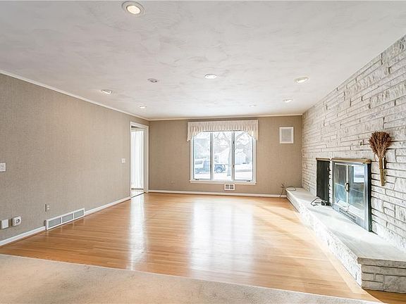 4th image of 30 Sandpiper Ln