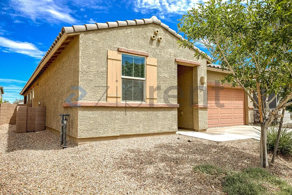 4 bed, 2027 sqft, $2,295 — Photo 3