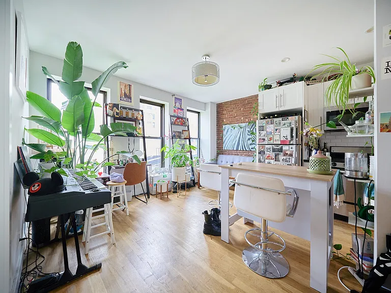 335 W 43rd St #4C — Photo 1