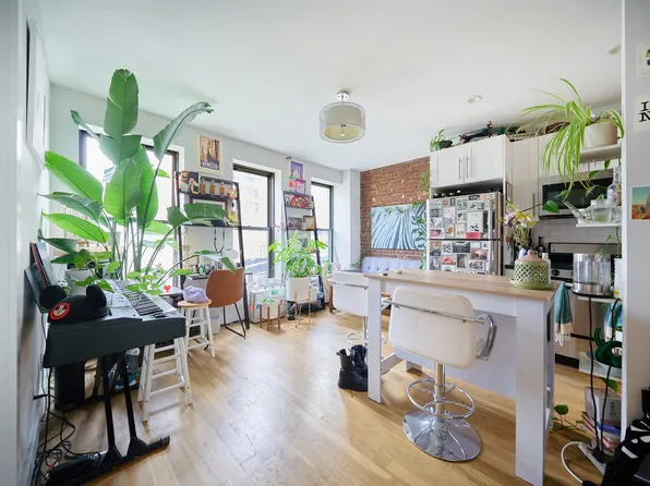 335 West 43rd Street image 1 of 10