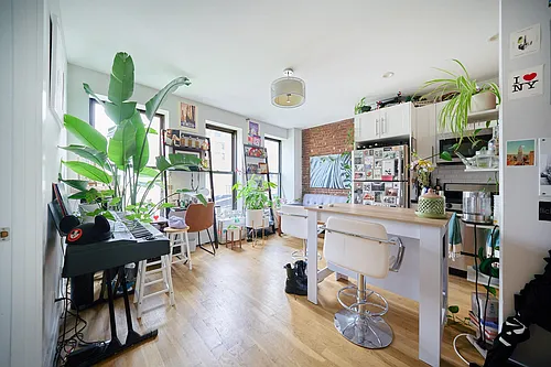 335 W 43rd St #4C Photo 1