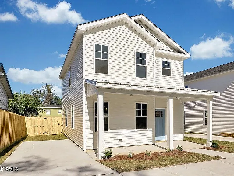 1007 Campbell St — Photo 2
