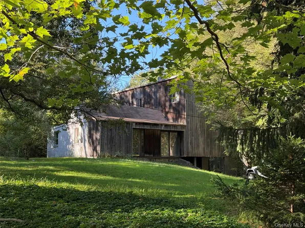 98 Eastwoods Road, Pound Ridge, NY 10576