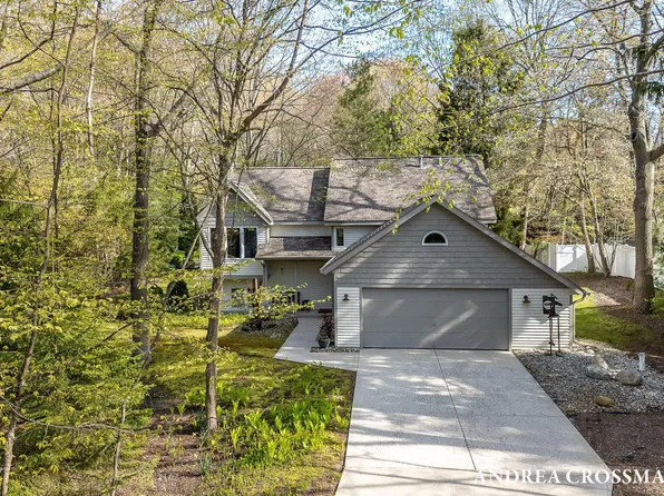 2333 Eagle Dr, Holland, MI 49424