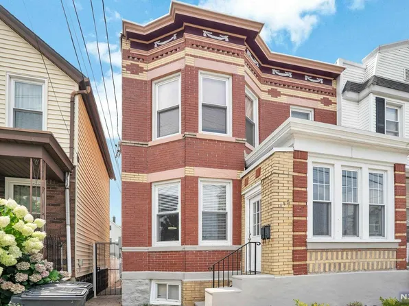 418 Hancock Pl, Fairview, NJ 07022