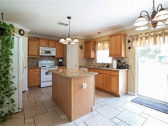 3rd image of 721 Whitewood Dr