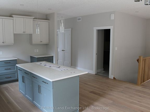 3rd image of 784 Campbell Ave