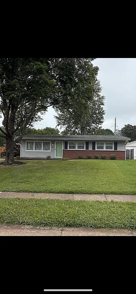 3 bed, 1.5 bath, 1170 sqft, $1,600 — Photo 1