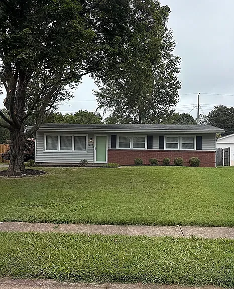 1807 Ashmoor Ln — Photo 1