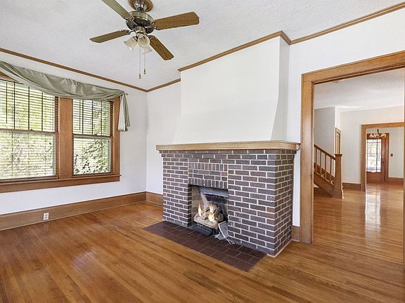 5th image of 2816 W Walnut St
