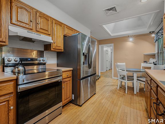 5th image of 4 Robinhood Drive