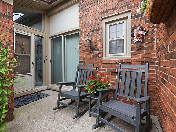 5th image of 49234 Chestnut Hill Ct
