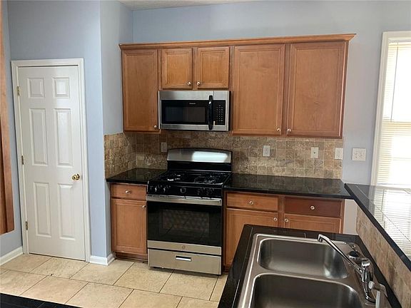2nd image of 1005 Clairidge Ln