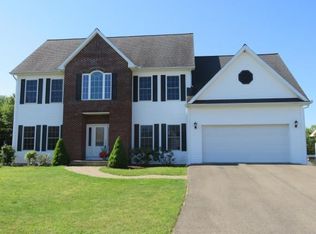 450 Country Knoll Dr, Endwell, NY 13760