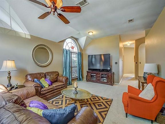 4th image of 525 Carl Ct