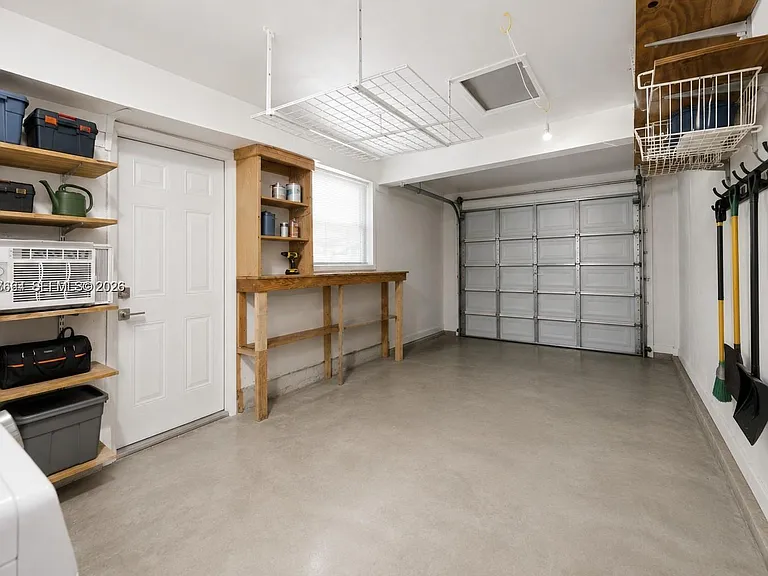2202 N 42nd Ave — Photo 14