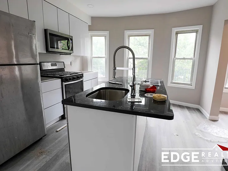 66 Quint Ave #2 — Photo 2