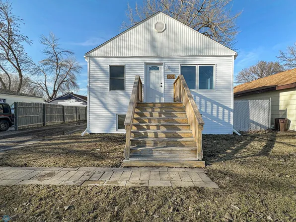 3001 7th Ave N, Fargo, ND 58102