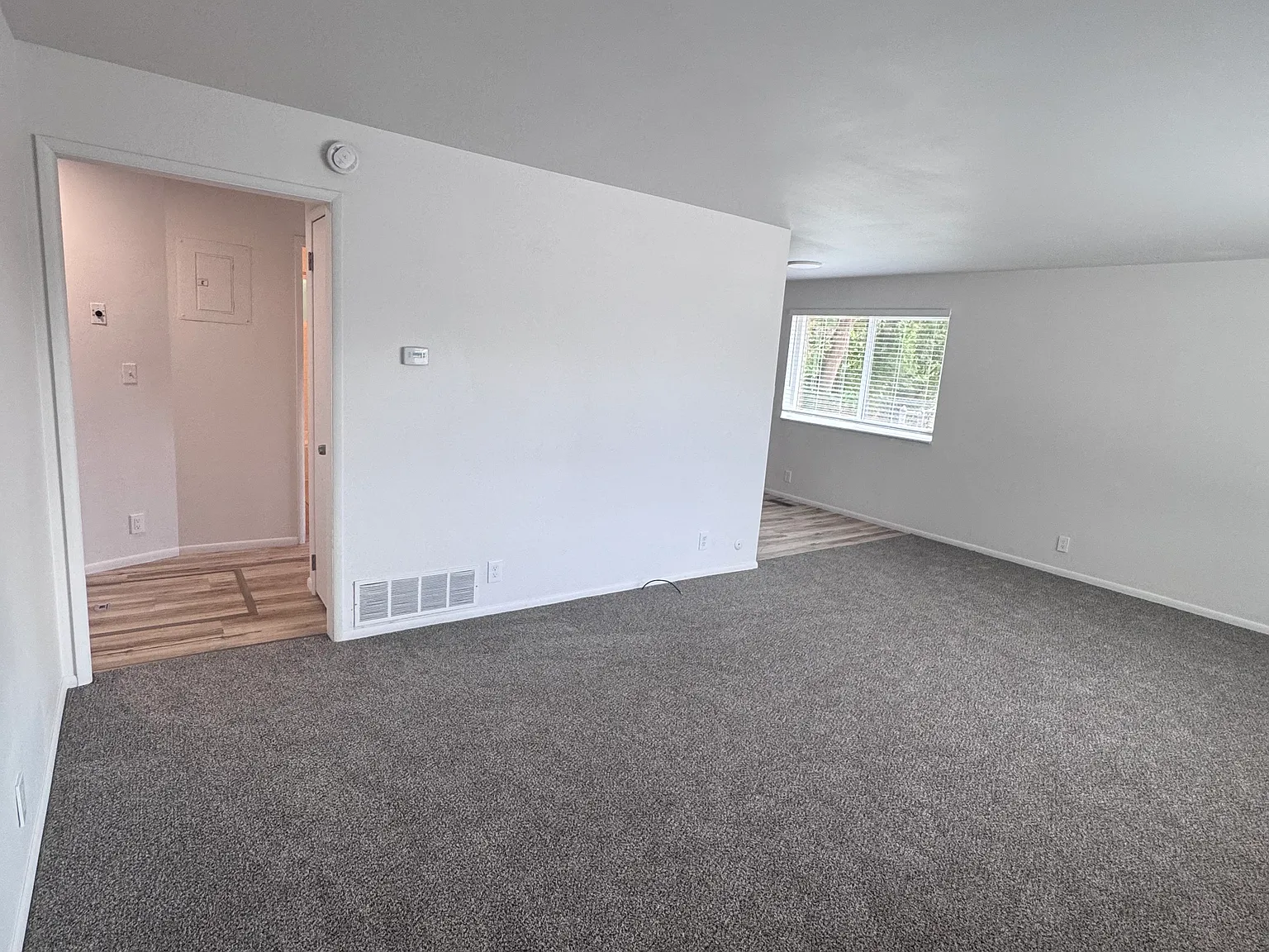 2 bed, 960 sqft, $1,600 — Photo 2
