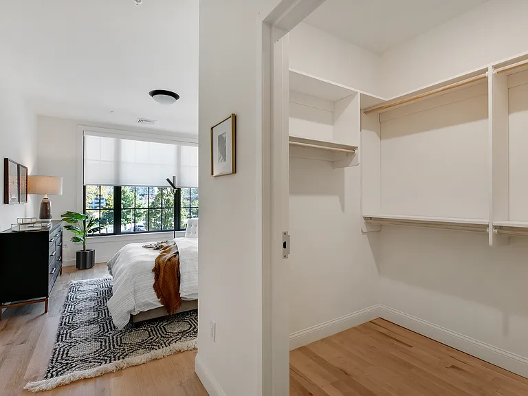 760 Broadway — Photo 30