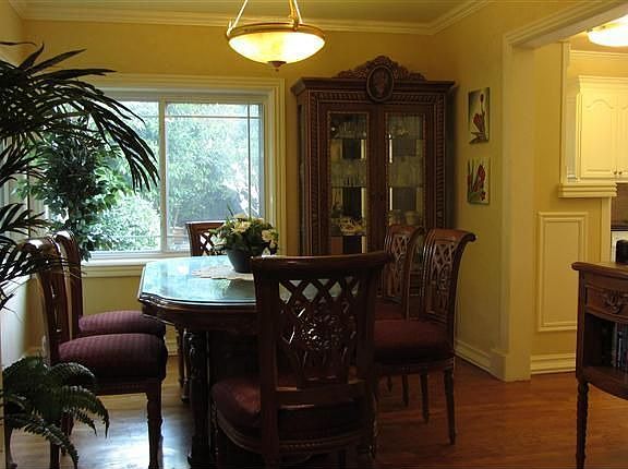 5th image of 2540 Land Park Dr