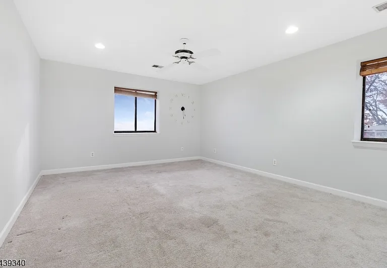 33 Green Valley Ct — Photo 11