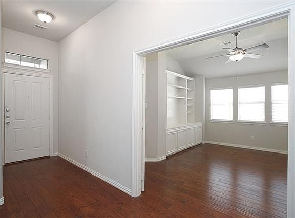 2nd image of 5213 Buckthorn Dr