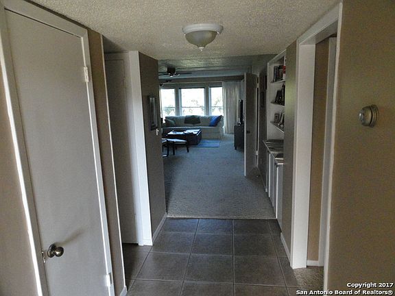 5th image of 806 Highcrest Dr