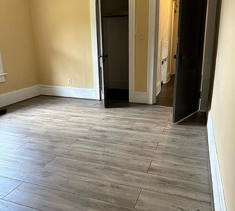 5th image of 209 W 18th St