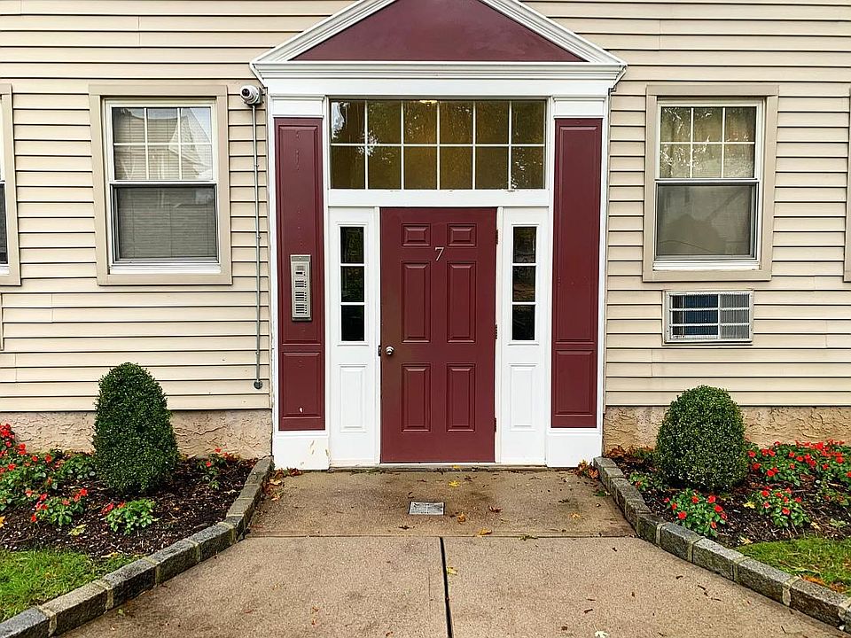 1st image of 324 Post Ave APT 7