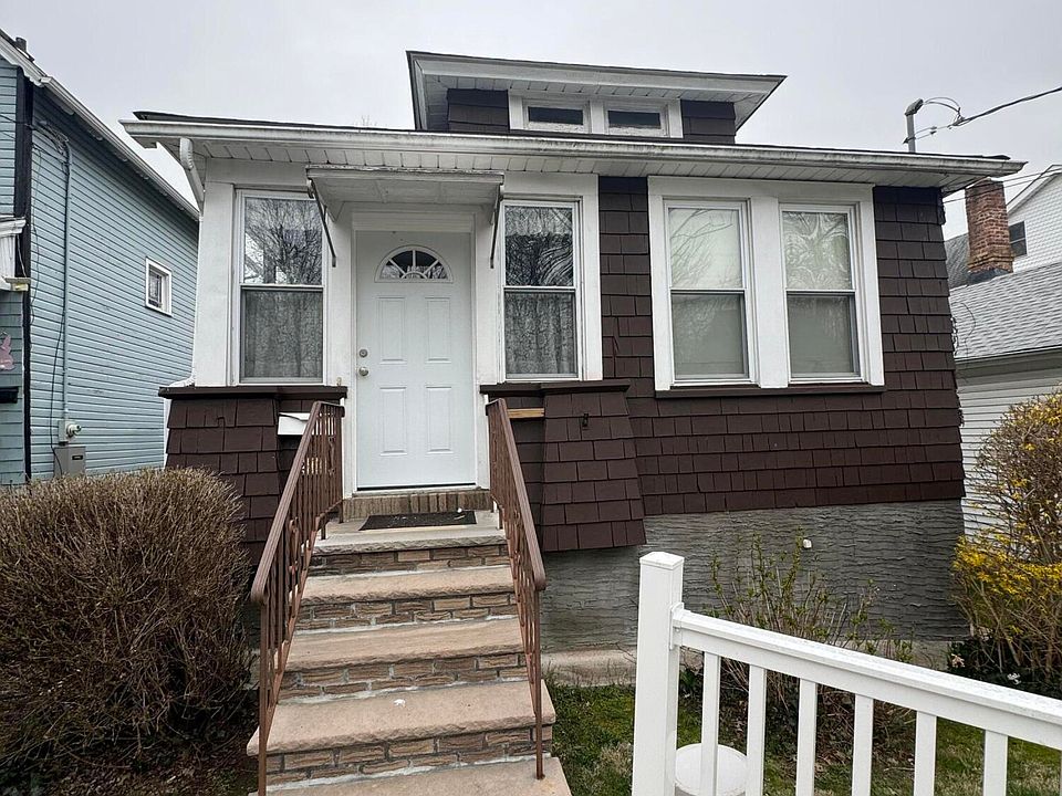 1st image of 21 Androvette Ave