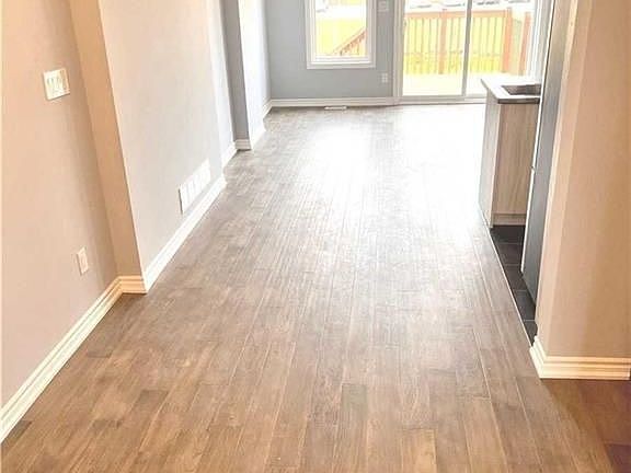 4th image of 298 Louise St
