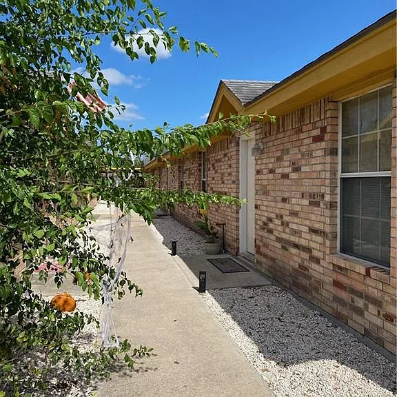 3703 W Zelma St #2 — Photo 1