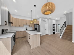 8439 47th Ave S, Seattle, WA 98188