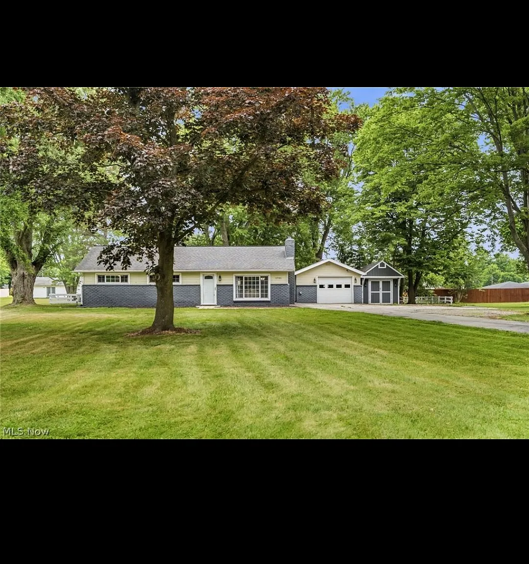 3 bed, 1092 sqft, $1,900 — Photo 1