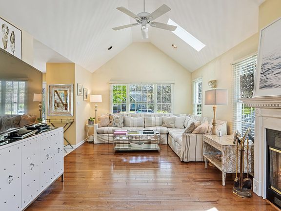 5th image of 14 Foster Ave