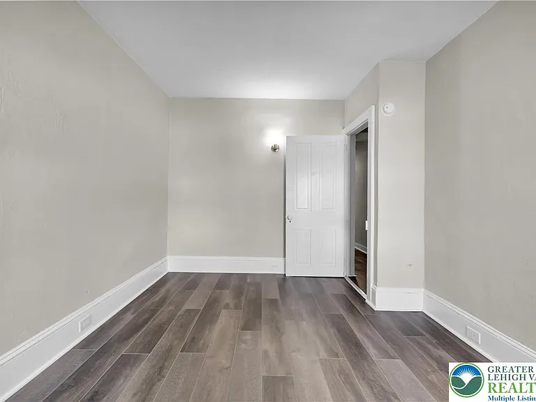 265-267 E Bertsch St #5 — Photo 3