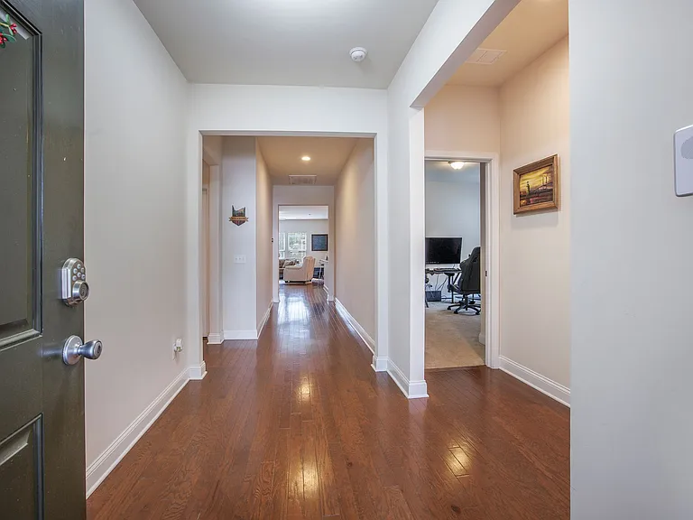 321 Decatur Dr — Photo 5
