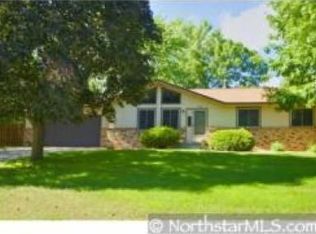 383 Nottingham Dr, Circle Pines, MN 55014