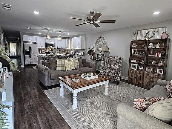 2nd image of 395 N George St