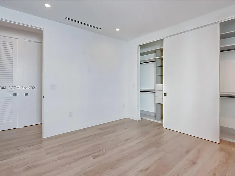 3086 Indiana St — Photo 22