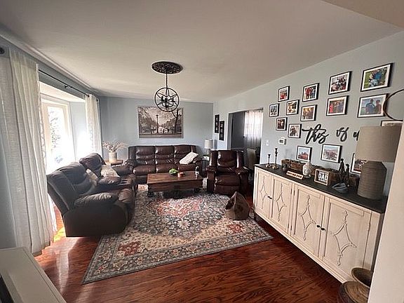 4th image of 310 Brewster Dr