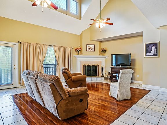 3rd image of 59268 Pine Bay Ln