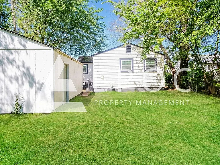 2026 E Young St — Photo 15