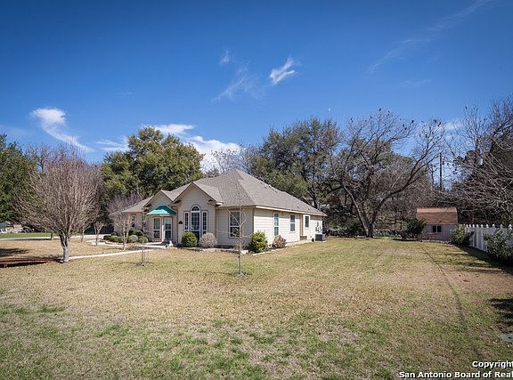 2nd image of 1131 River Oaks Blvd