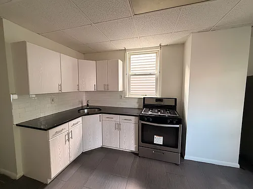346 Armstrong Ave Photo 1