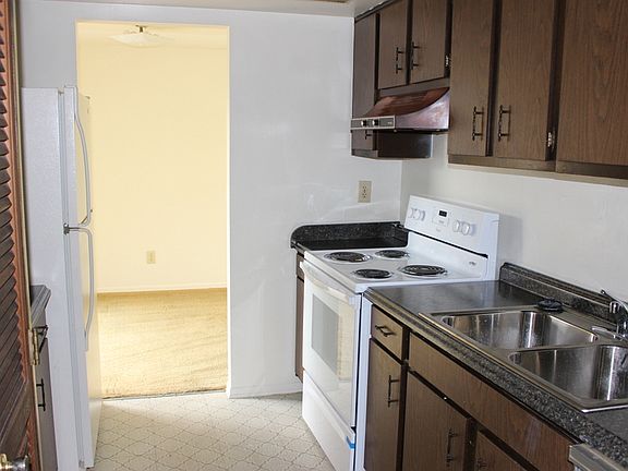 3rd image of 5915 Troy Villa Blvd