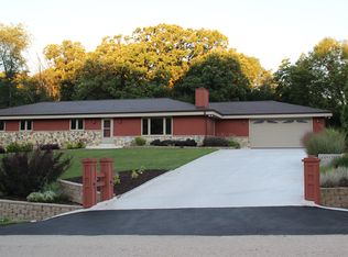 W325S7287 Squire Ln, Mukwonago, WI 53149