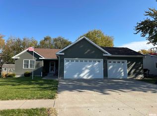 1460 Lawrence Ave, Camanche, IA 52730